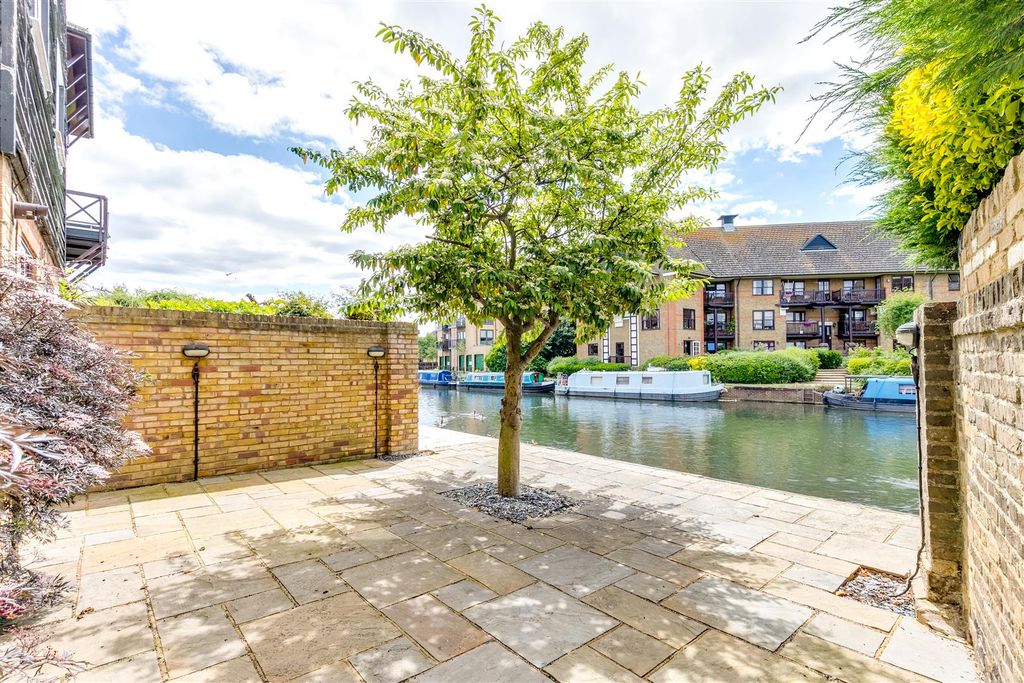 Property photo 2 of 21 Albany Mews 3-30.Jpg