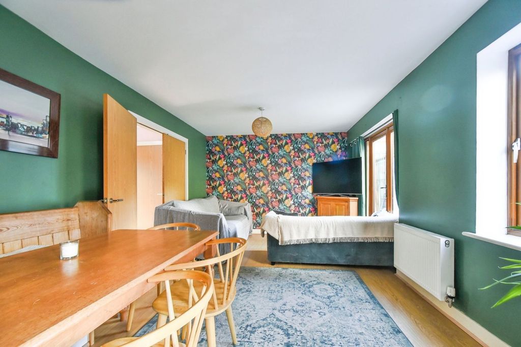 Property photo 3 of 24