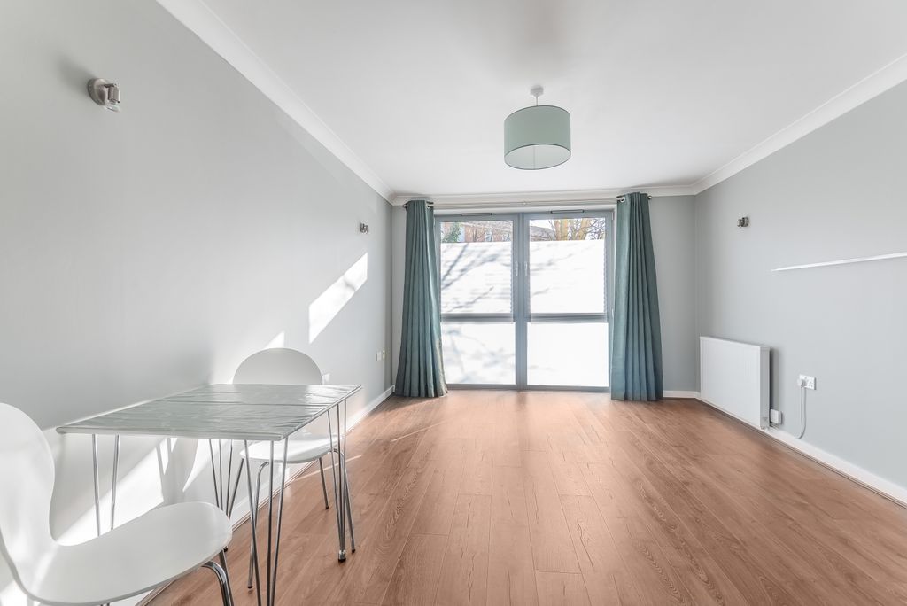 Property photo 3 of 13 687759 (3)