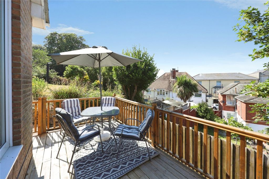 Property photo 2 of 18 Picture No. 02