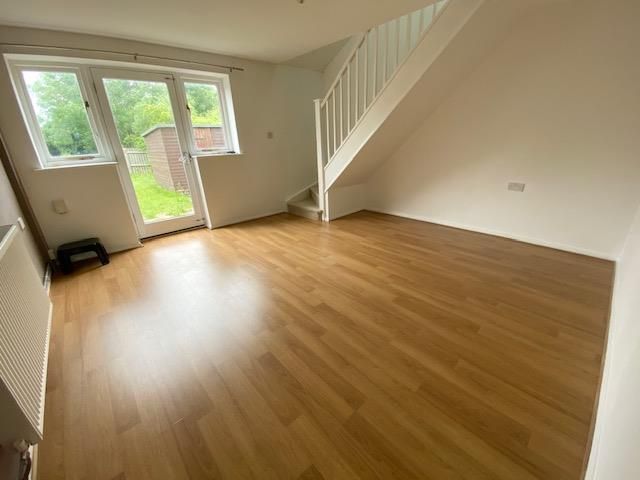 Property photo 3 of 7 Living Room