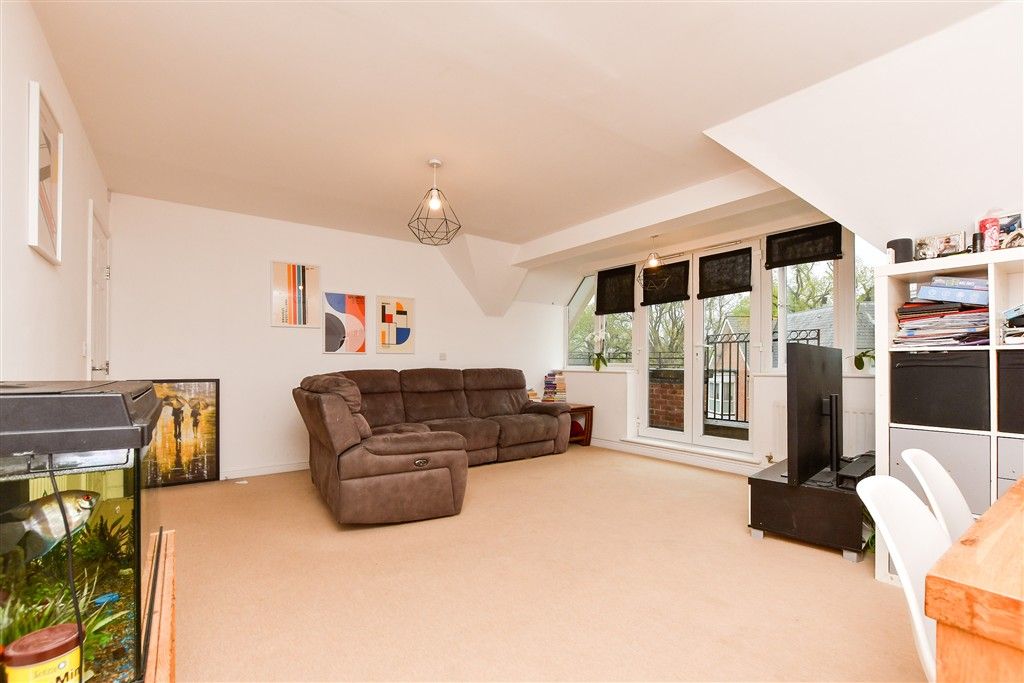 Property photo 1 of 4 Lounge/Diner