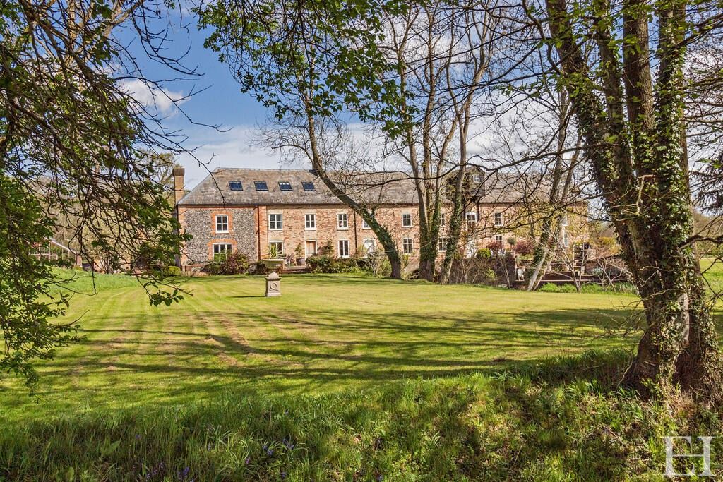 Property photo 1 of 55 4405280