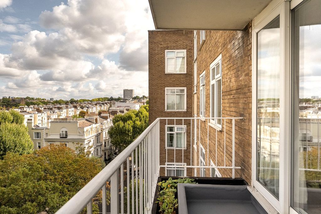 Property photo 3 of 12 Balcony