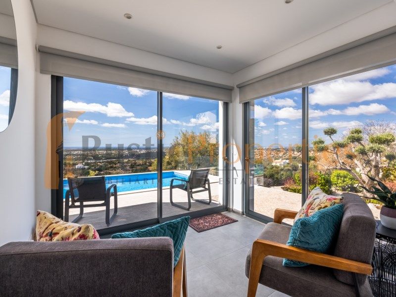 Property photo 3 of 32