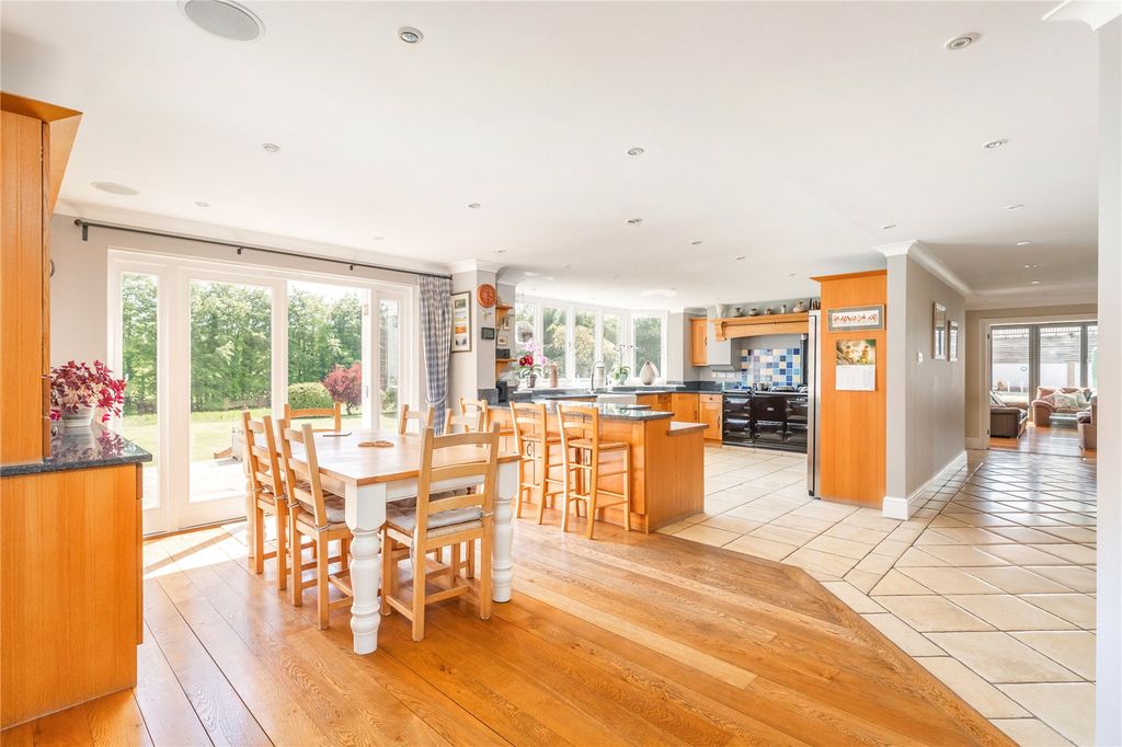 Property photo 3 of 18 Kitchen/Breakfast