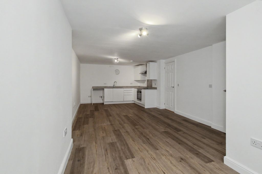 Property photo 3 of 8 20260707051804_14_Piots.Jpg