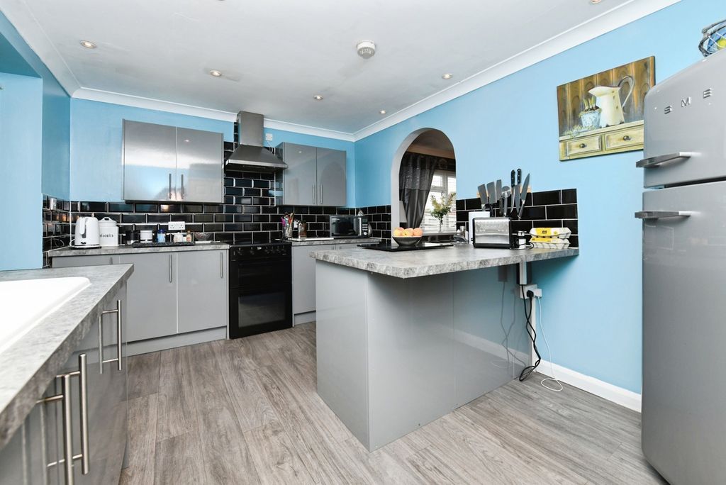 Property photo 2 of 16 Kitchen