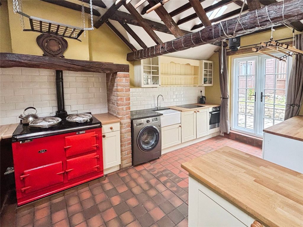 Property photo 2 of 31 Breakfast Kitchen