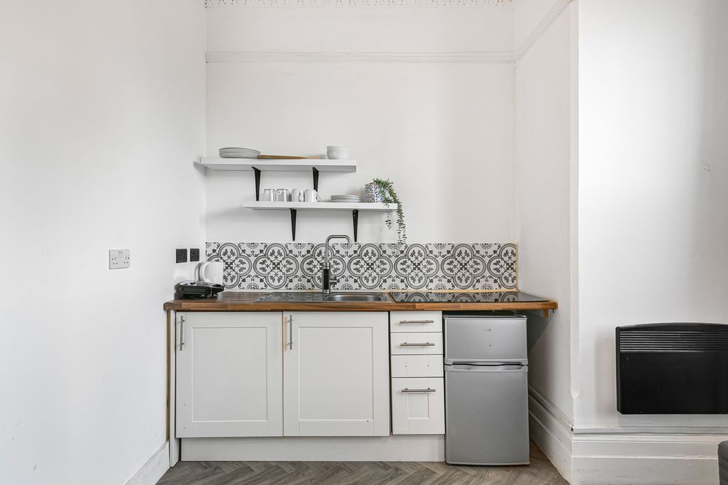 Property photo 3 of 15 Reception/Kitchen