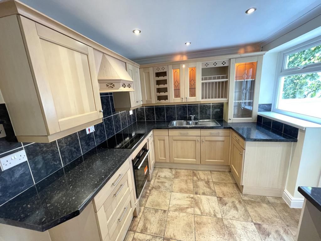 Property photo 2 of 8 Kitchen