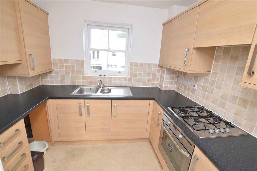 Property photo 2 of 8 Picture No. 24