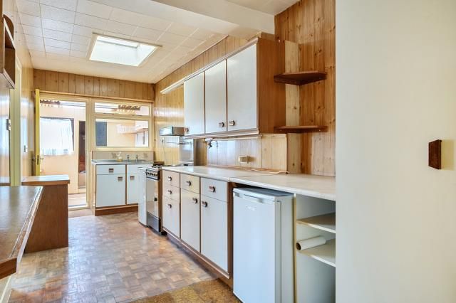 Property photo 2 of 20 Kitchen