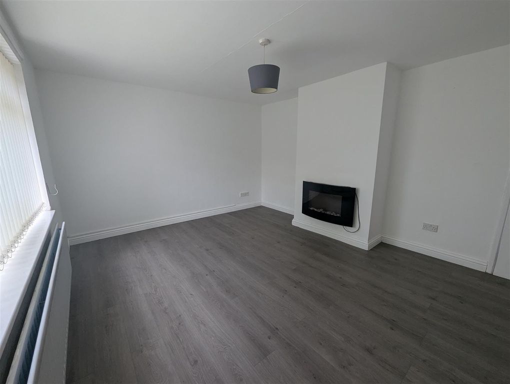 Property photo 2 of 12 Lounge