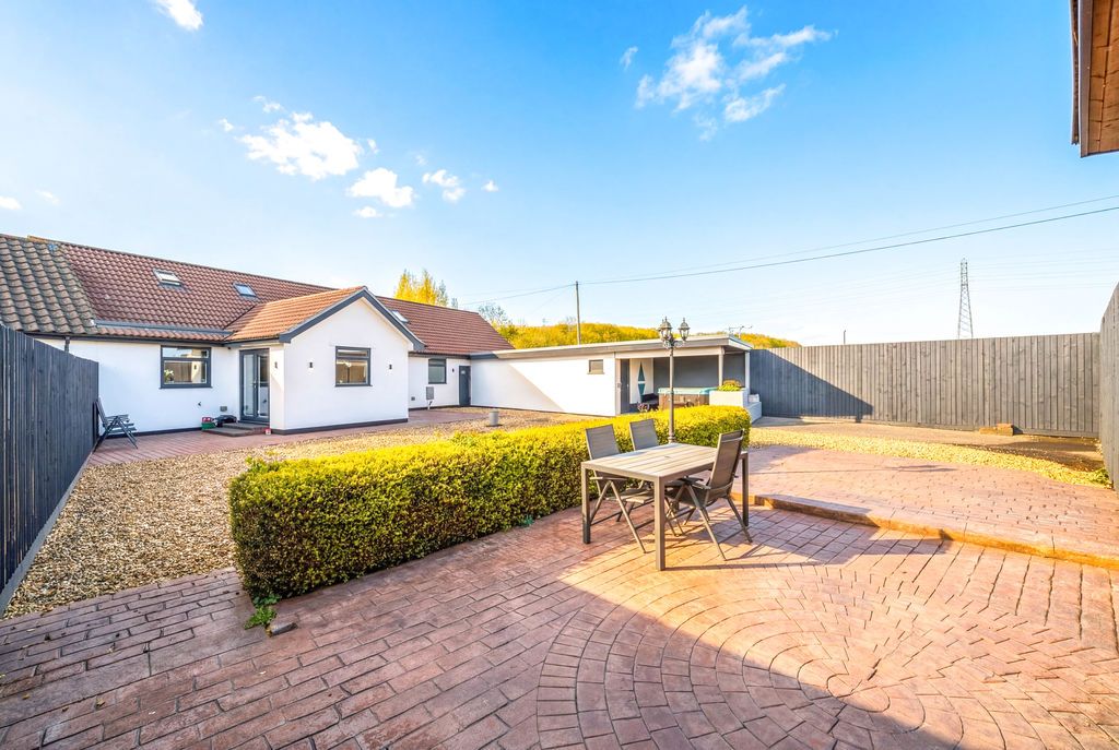 Property photo 3 of 28 Photo 2