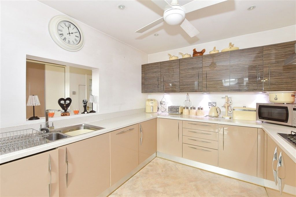 Property photo 3 of 13 Kitchen