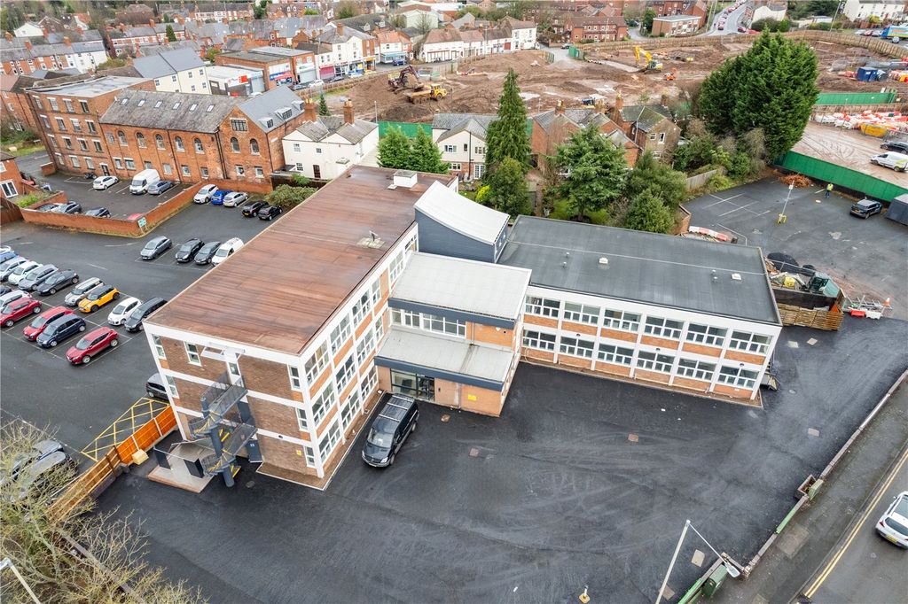 Property photo 1 of 33 Picture No. 12