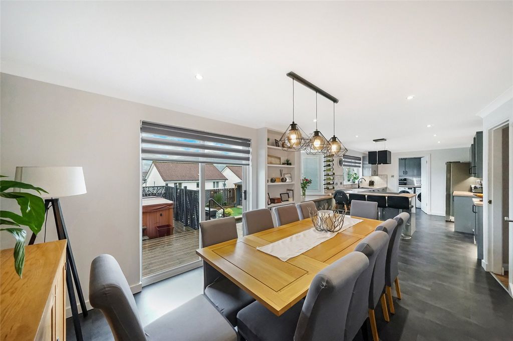 Property photo 3 of 30 Dining Kitchen