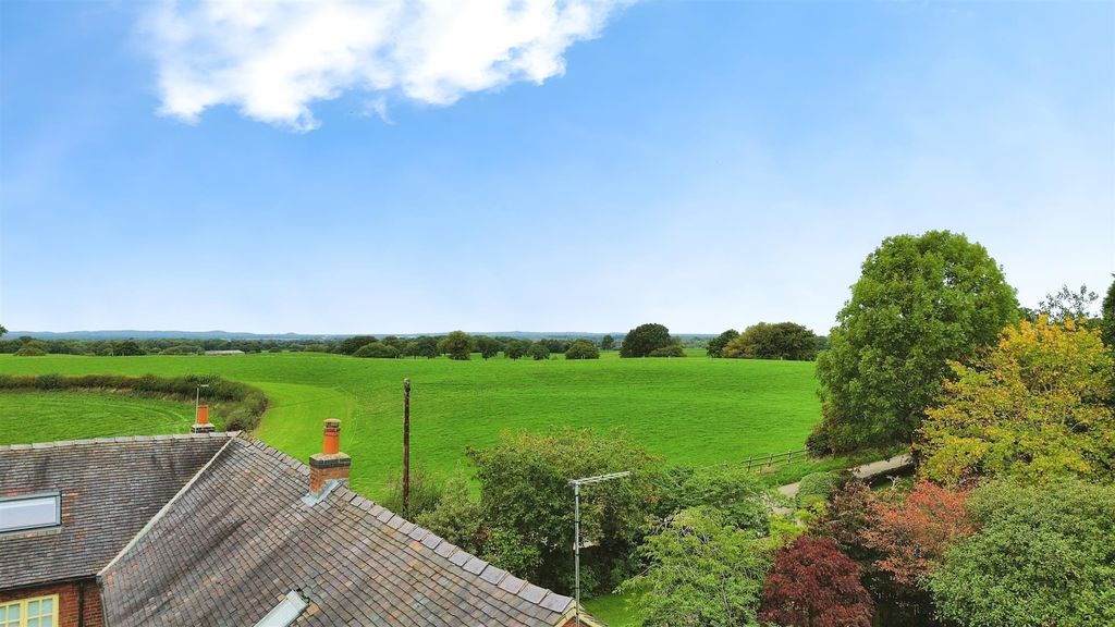 Property photo 2 of 32