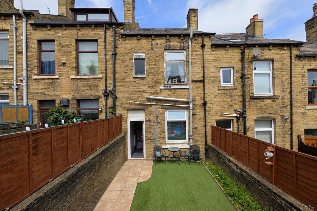 Property photo 1 of 10 Rayner Road Ewemove Brighouse (2)