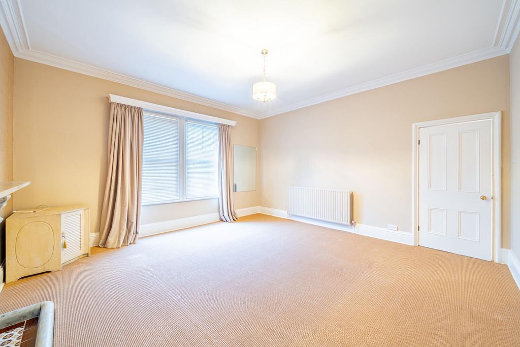 Additional image 5 of 3 bed flat for saleLincoln Circus, The Park NG7