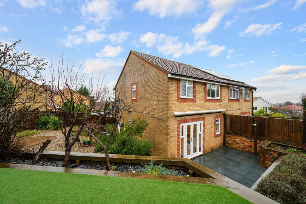 Property photo 1 of 24 Lambert Road