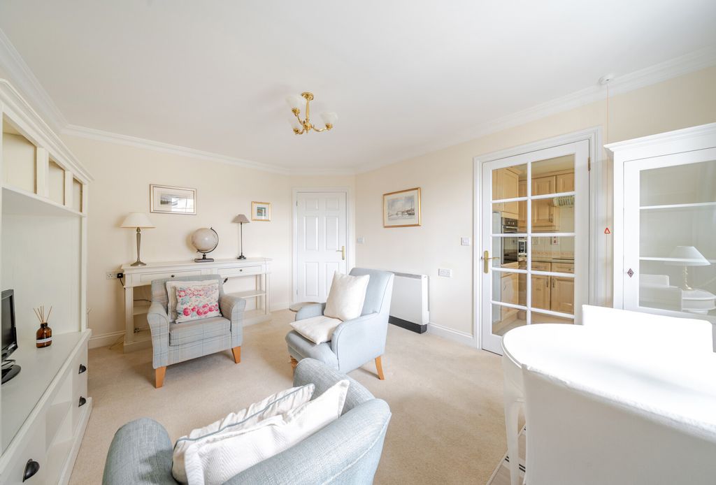 Property photo 2 of 10 1353141-13-68c957...
