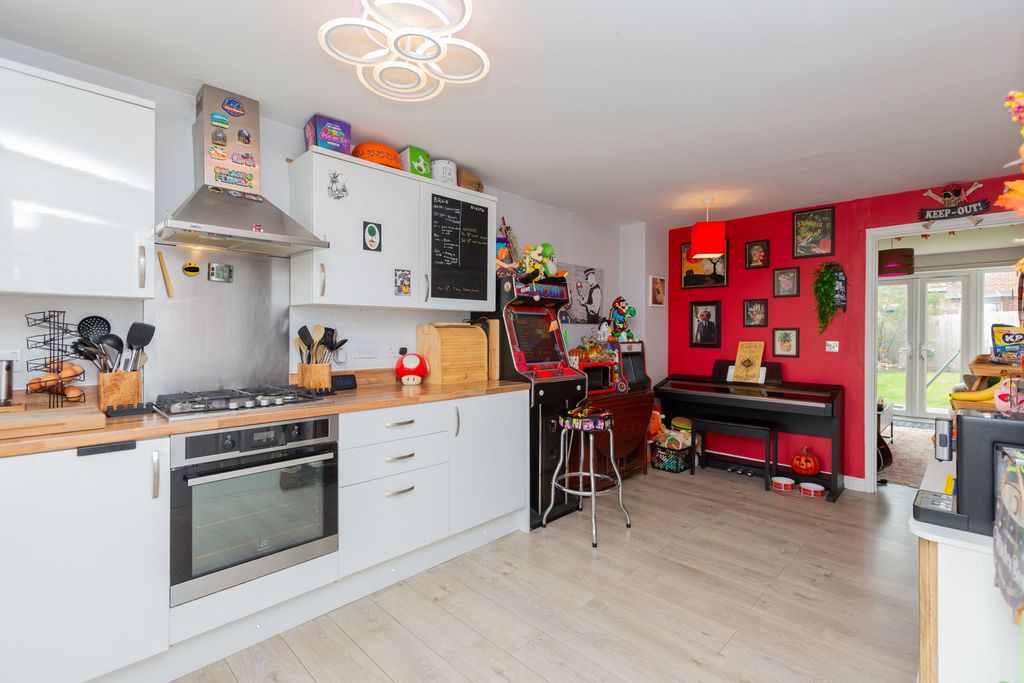 Property photo 3 of 35