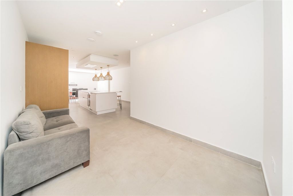 Property photo 3 of 8 Picture No. 06