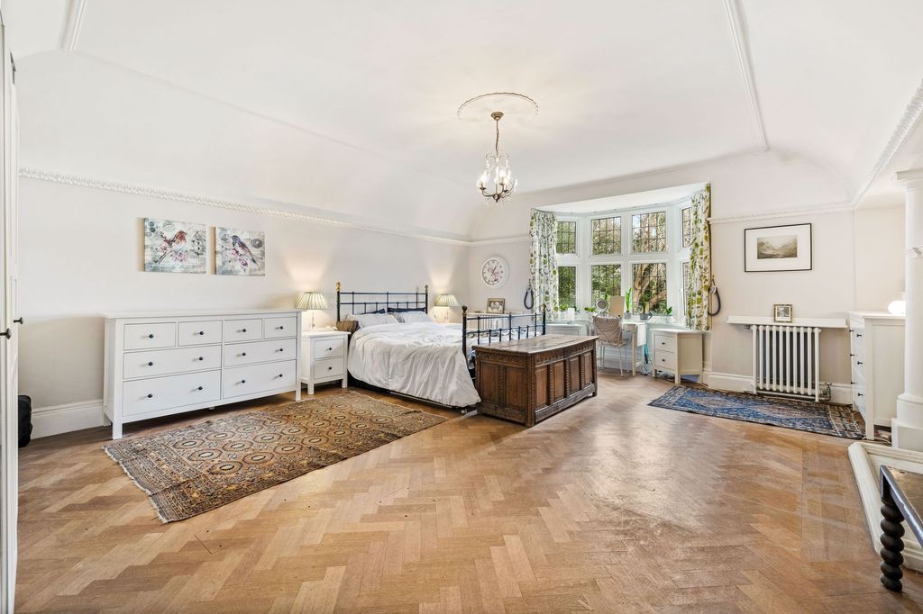 Additional image 12 of 5 bed property for saleShip Street, East Grinstead RH19