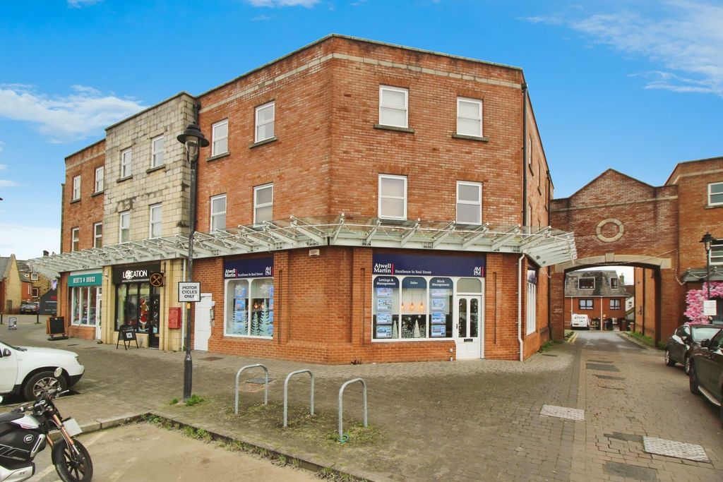 Property photo 1 of 8