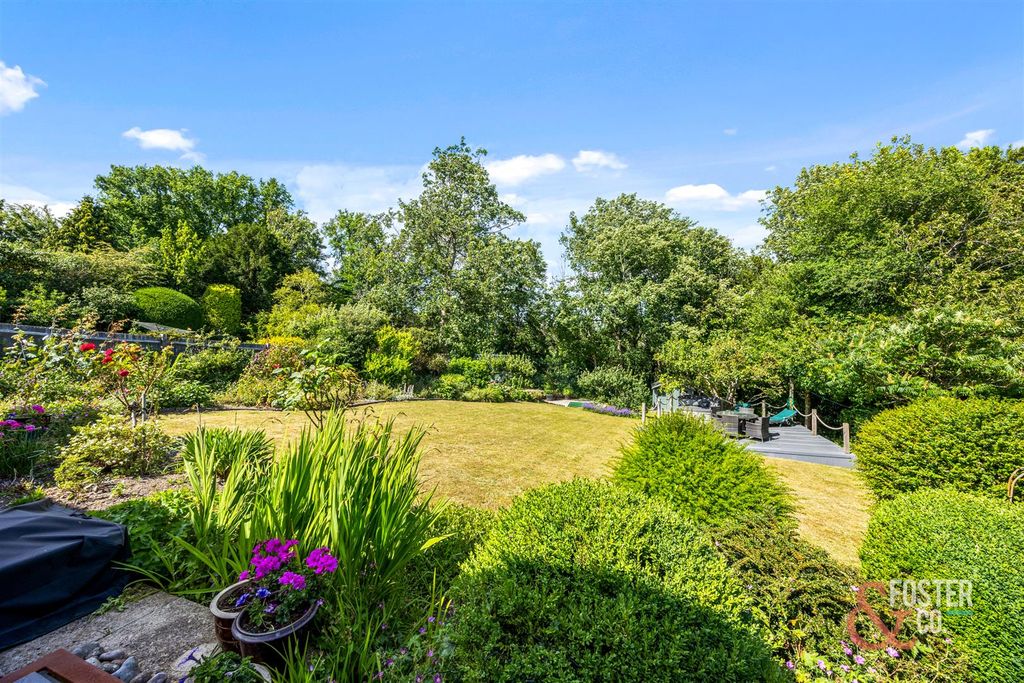 Property photo 2 of 40 Colebrook Road, 22_037.Jpg