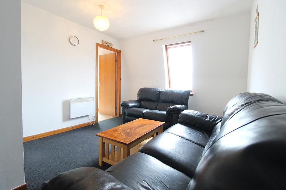 Property photo 1 of 8 Lounge