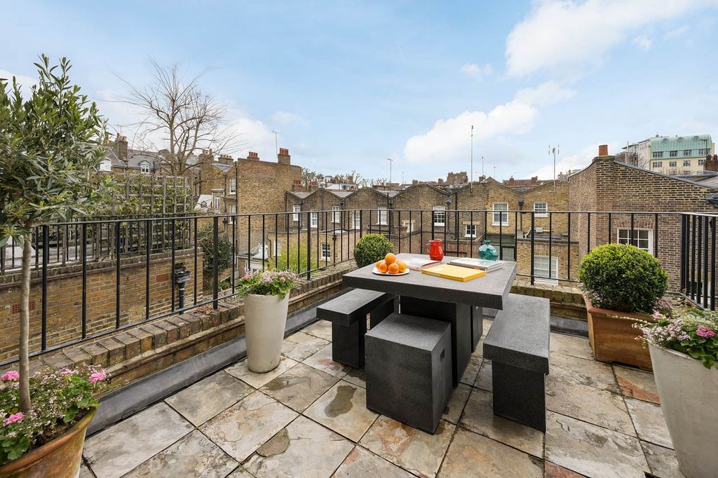 Property photo 2 of 7 Pretty Terrace