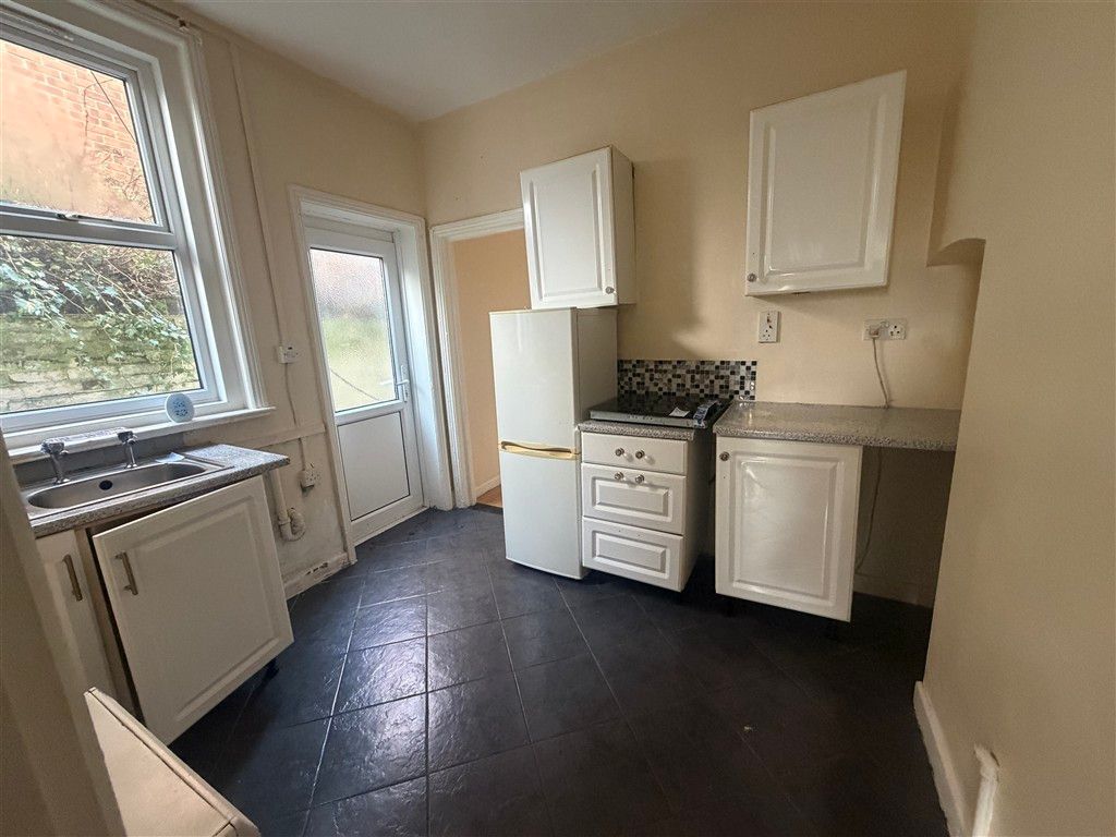 Property photo 3 of 5 Kitchen