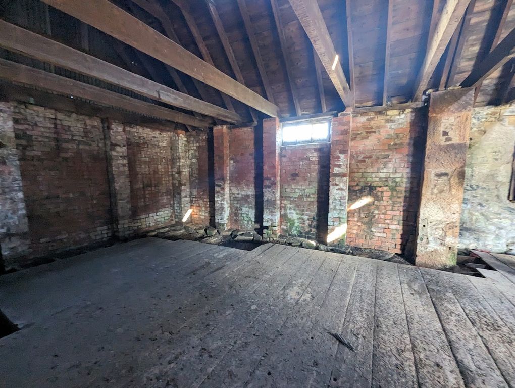 Property photo 2 of 6