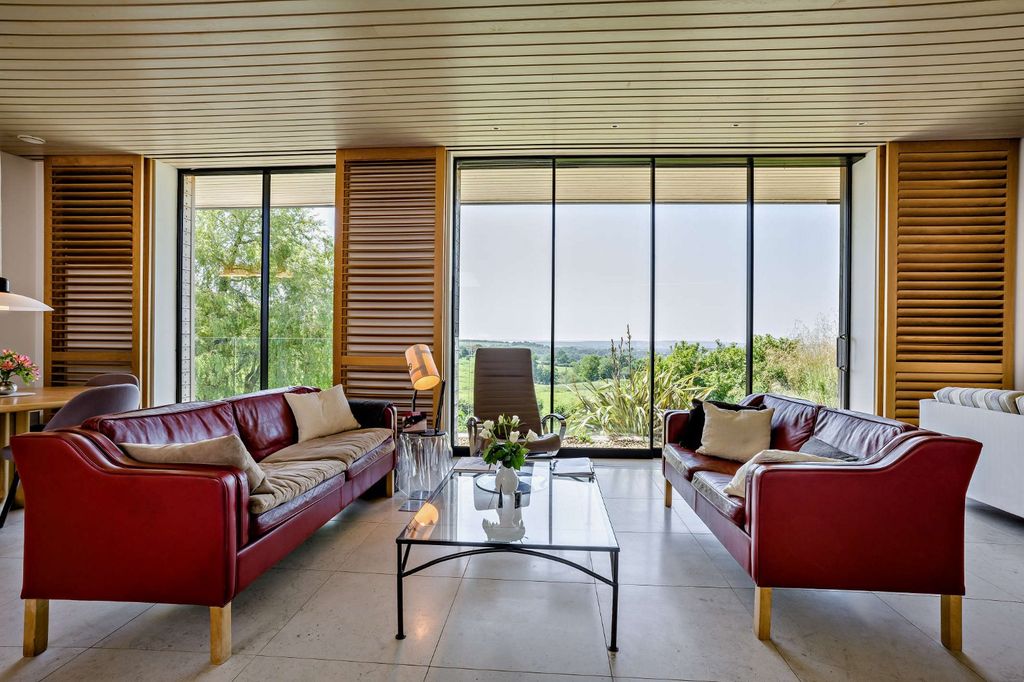 Property photo 2 of 30 Sitting Area