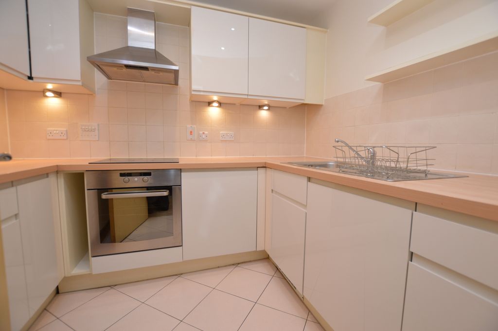 Property photo 2 of 11 Kitchen 2
