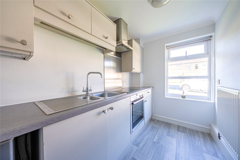 Property photo 3 of 11 Kitchen
