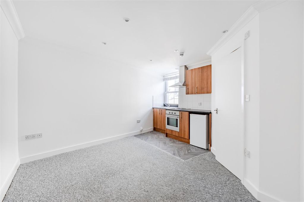 Property photo 1 of 5 Studio