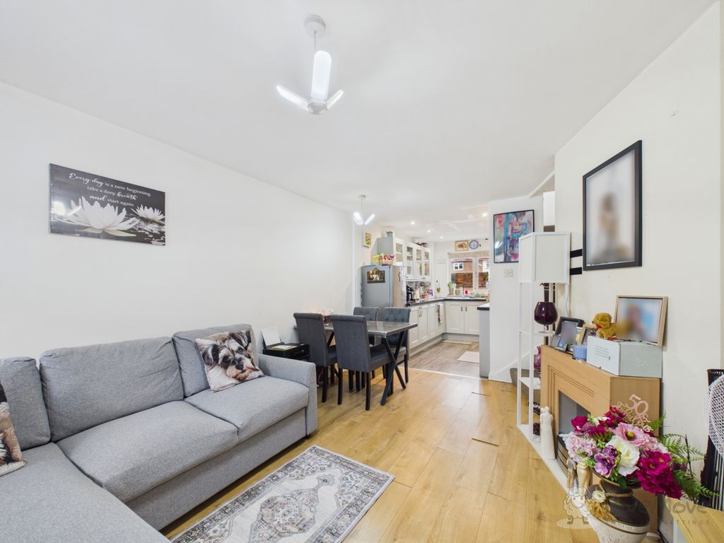 Property photo 2 of 13 2 Full