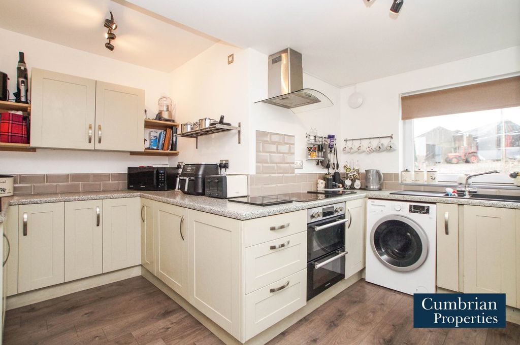 Property photo 2 of 20 Kitchen