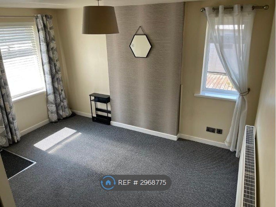 Property photo 2 of 4 Living Room