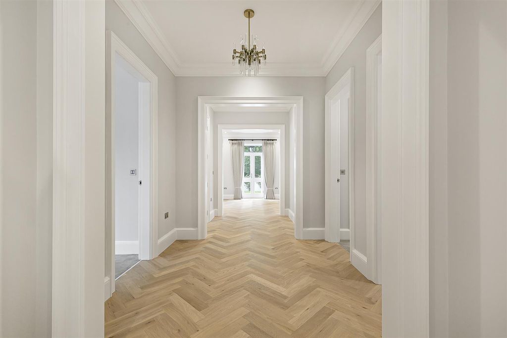 Property photo 2 of 16 Hallway.Jpg
