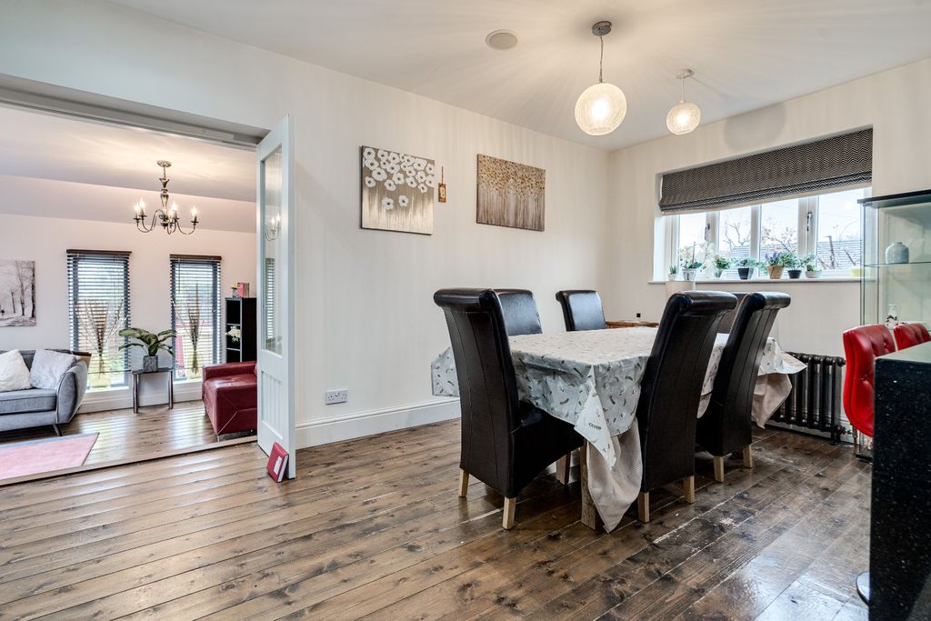 Property photo 3 of 31 3695918