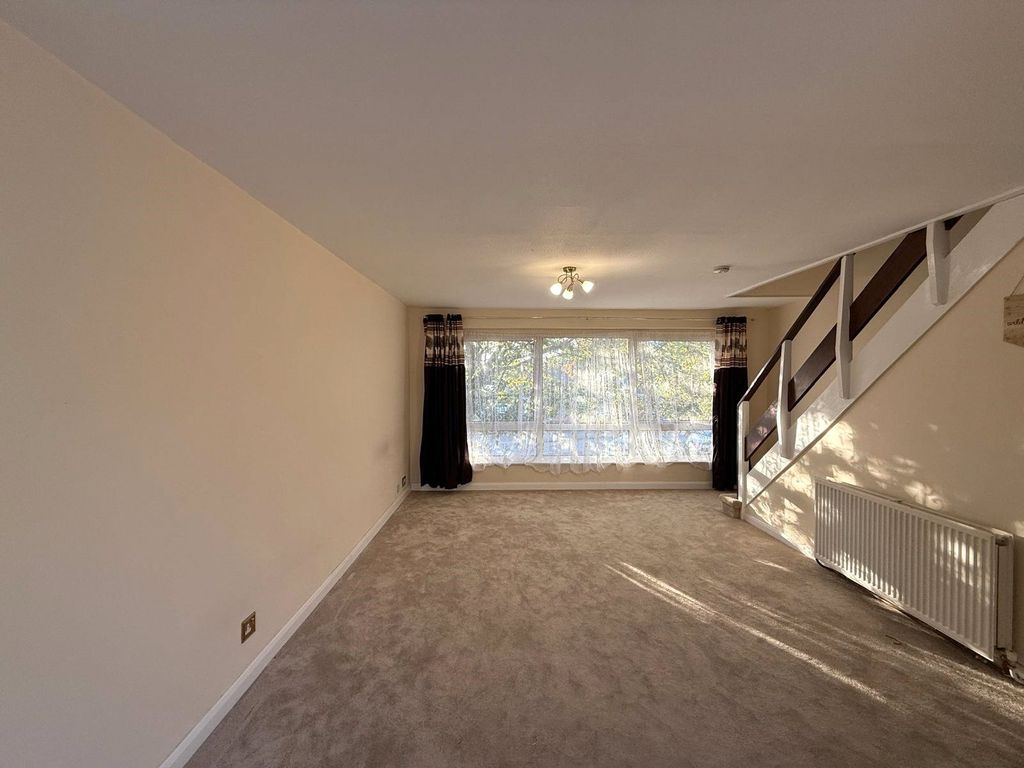 Property photo 3 of 7 Lounge