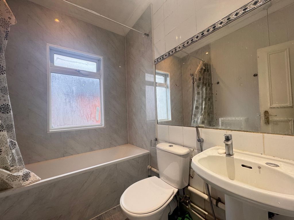 Property photo 3 of 5 3