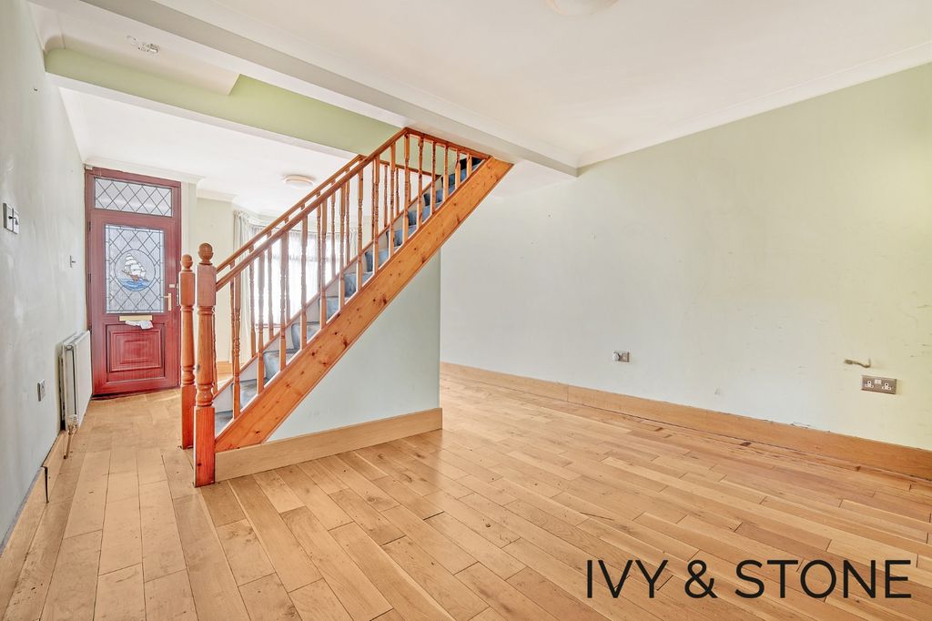 Property photo 2 of 15 4308411