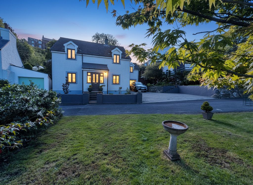 Property photo 2 of 28 Front Dusk Photo (Ai Gen)