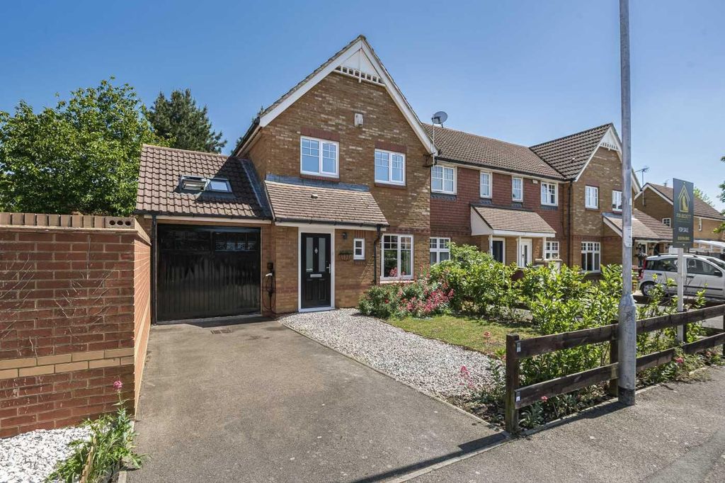Property photo 1 of 32